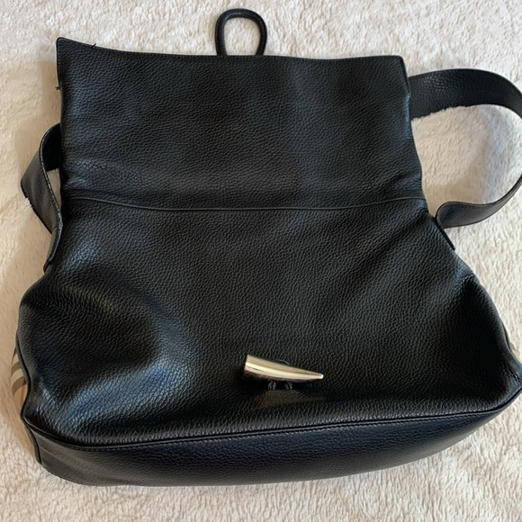 Vintage Burberry Pebbled Leather Horn Toggle Shoulder Bag in Black - Picture 13 of 16